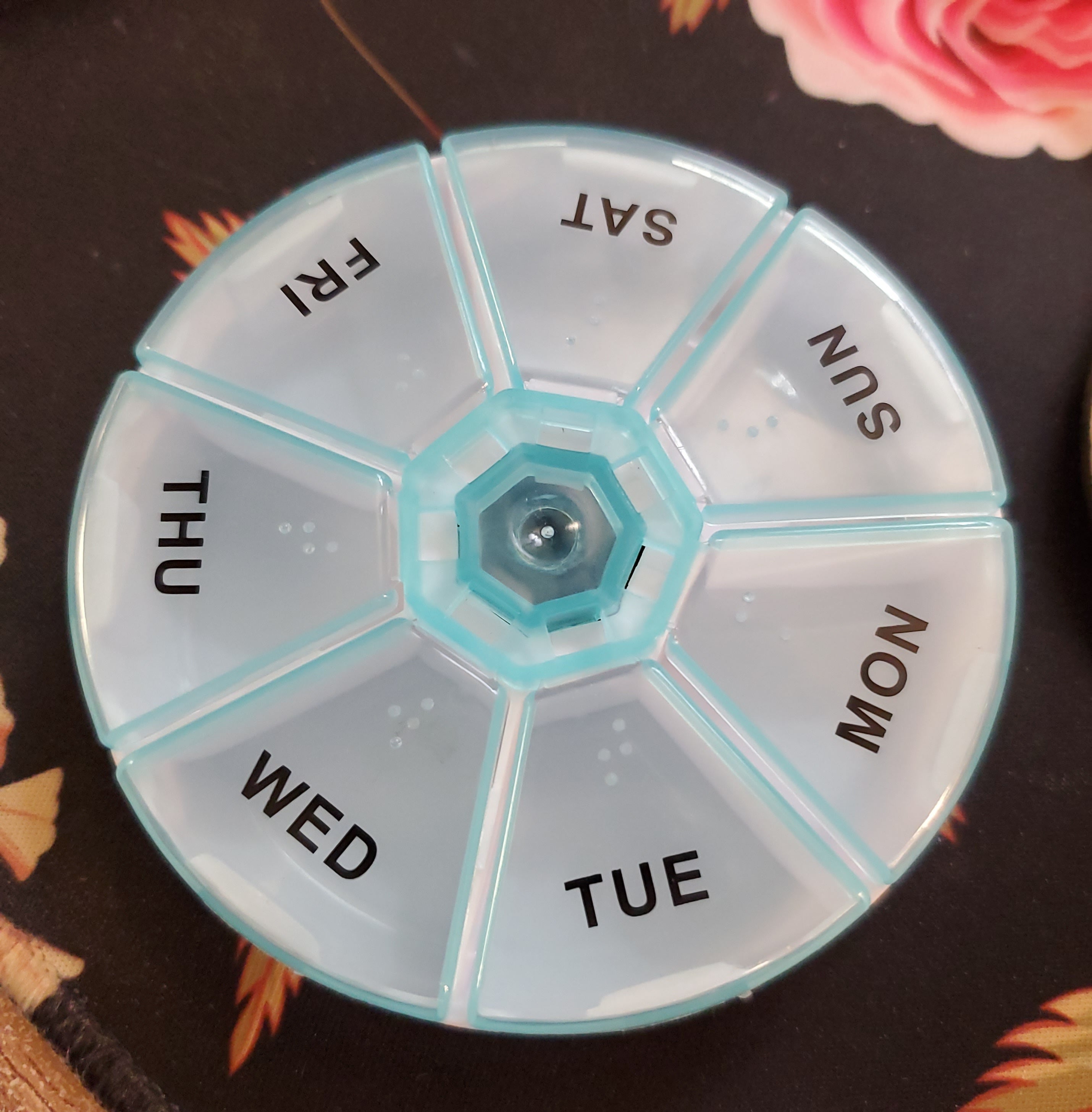 Round 7 Day Pill Box